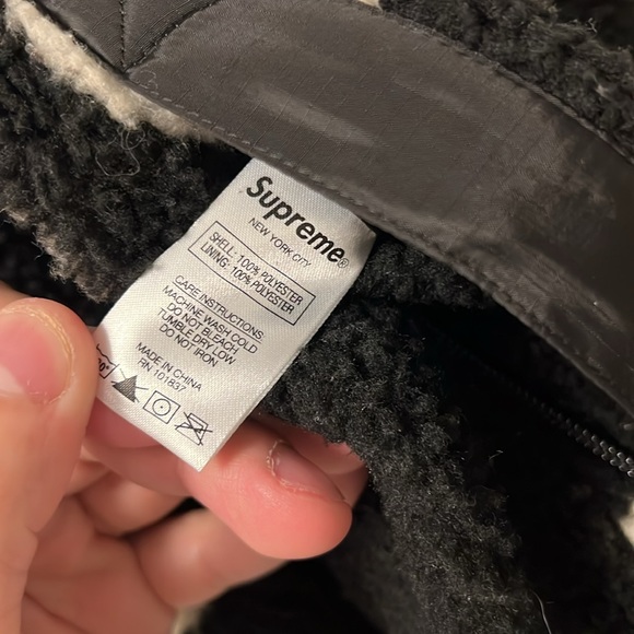 Supreme Reversible Logo Fleece Jacket - Picture 5 of 7